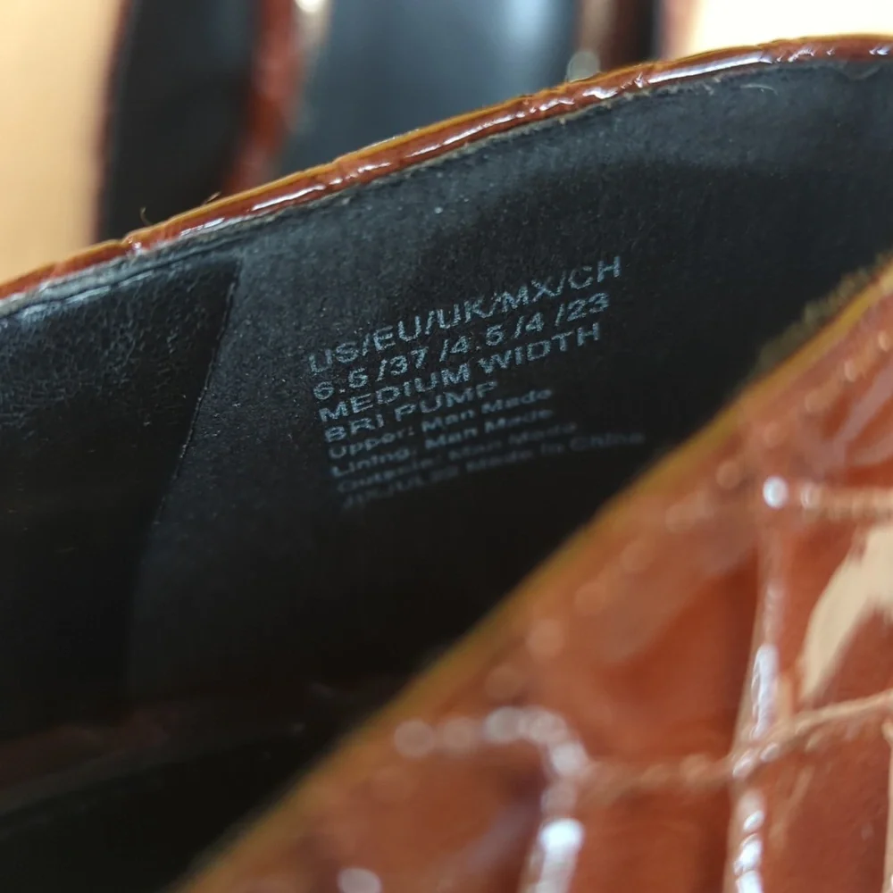 Women's 6.5 Croc-Embossed Brown Platform Heels KENNETH COLE NY - Picture 8 of 8